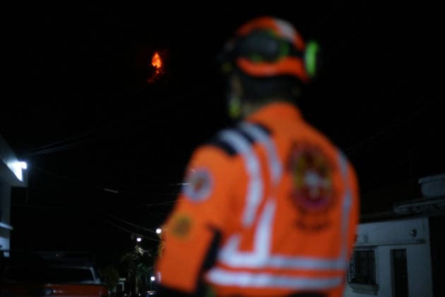 Fuego Volcano enters eruption phase in Guatemala ALOTENANGO, GUATEMALA - AUGUST 4: Emergency responders stand beside an ambulance as Volcan de Fuego erupts in the background in Alotenango, Guatemala, on August 4, 2026. Authorities evacuated residents from nearby communities as increased volcanic activity prompted emergency response operations. Josue Decavele Anadolu Alotenango Guatemala. Editorial use only. Please get in touch for any other usage.  Copyright: x2026xAnadoluxJosuexDecavelex