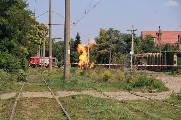 A fire caused by a Russian missile attack burns near railway tracks in Odesa, Ukraine, August 4, 2026. Russian forces carried out a missile strike near a market on the outskirts of the city. Civilian infrastructure was damaged, and at least three people were injured. (Photo by Nina Liashonok Ukrinform) Russia attacks suburbs of Odesa with missiles  Copyright: xNinaxLiashonokx