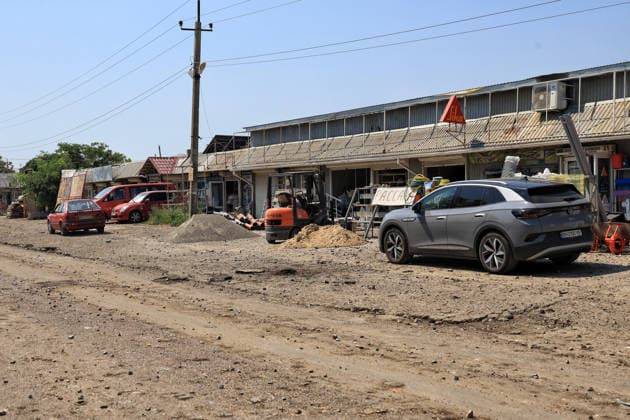 Cars and a loader are outside a market damaged by a Russian missile attack, Odesa, Ukraine, August 4, 2026. Russian forces carried out a missile strike near a market on the outskirts of the city. Civilian infrastructure was damaged, and at least three people were injured. (Photo by Nina Liashonok Ukrinform) Russia attacks suburbs of Odesa with missiles  Copyright: xNinaxLiashonokx
