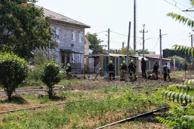 Rescuers look at a crater from an impact near railway tracks after a Russian missile attack, Odesa, Ukraine, August 4, 2026. Russian forces carried out a missile strike near a market on the outskirts of the city. Civilian infrastructure was damaged, and at least three people were injured. (Photo by Nina Liashonok Ukrinform) Russia attacks suburbs of Odesa with missiles  Copyright: xNinaxLiashonokx