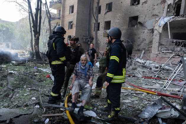 August 4, 2026, Kramatorsk, Donetsk Oblast, Ukraine: Emergency services work to aid the community after Russia launches an attack on residential buildings in the city of Kramatorsk, Donetsk Oblast. Kramatorsk Ukraine - ZUMAm350 20260804_zip_m350_017 Copyright: xCameronxJones-Manleyx