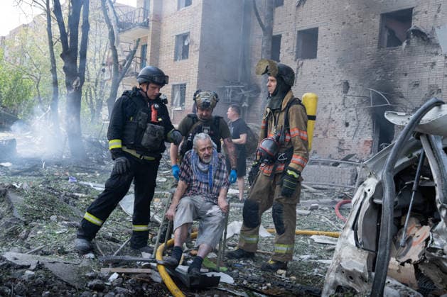 August 4, 2026, Kramatorsk, Donetsk Oblast, Ukraine: Emergency services work to aid the community after Russia launches an attack on residential buildings in the city of Kramatorsk, Donetsk Oblast. Kramatorsk Ukraine - ZUMAm350 20260804_zip_m350_019 Copyright: xCameronxJones-Manleyx