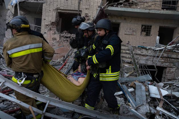 August 4, 2026, Kramatorsk, Donetsk Oblast, Ukraine: Emergency services work to aid the community after Russia launches an attack on residential buildings in the city of Kramatorsk, Donetsk Oblast. Kramatorsk Ukraine - ZUMAm350 20260804_zip_m350_029 Copyright: xCameronxJones-Manleyx