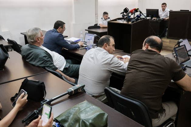 Armenien, Samwel Karapetjan in Jerewan vor Gericht ARMENIA, YEREVAN - AUGUST 4, 2026: Strong Armenia Party leader Samvel Karapetyan (L) appears for a court hearing Yerevan Armenia  - ZUMAt113 20260804_zaa_t113_151 Copyright: xAlexanderxPatrinx