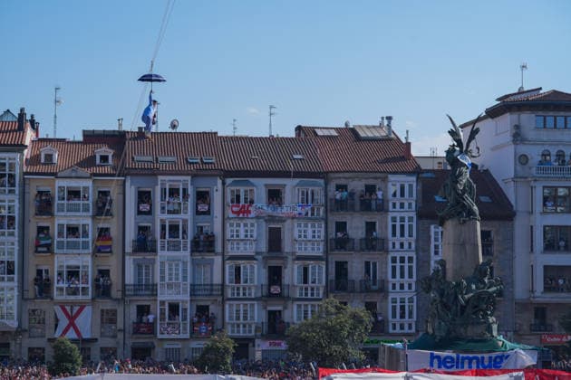 Start of the 2026 La Blanca Festival in Vitoria The descent of the Celedón during the start of the 2026 La Blanca Festival, on August 4, 2026, in Vitoria-Gasteiz, Álava, Basque Country, Spain. The festivities in Vitoria in honor of the Virgen Blanca begin today, August 4, with the descent of the Celedón and the traditional chupinazo, and continue through August 9. Tomorrow is the highlight of the festivities, when the floral offering and the Aurresku in honor of the Virgen Blanca will be performed by the Blusas and Neskas dance groups. In addition, there will be parades of giants and big-heads, concerts by the municipal band, and other activities, such as the release of heifers or the Alava-style bolo championship. AUGUST 4, 2026 CEL  Copyright: xInakixBerasalucex 7701822
