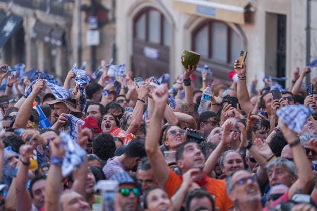 Start of the 2026 La Blanca Festival in Vitoria Hundreds of people gathered for the start of the 2026 La Blanca Festival on August 4, 2026, in Vitoria-Gasteiz, Álava, Basque Country, Spain. The Vitoria festivities in honor of the Virgin Blanca begin today, August 4, with the descent of the Celedón and the traditional chupinazo, and continue through August 9. Tomorrow is the highlight of the festivities, when the floral offering and the Aurresku in honor of the Virgen Blanca will be performed by the Blusas and Neskas dance groups. In addition, there will be parades of giants and big-heads, concerts by the municipal band, and other activities, such as the release of heifers or the Alava-style bolo tournament. AUGUST 4, 2026 CELEDÓN FES  Copyright: xInakixBerasalucex 7701836