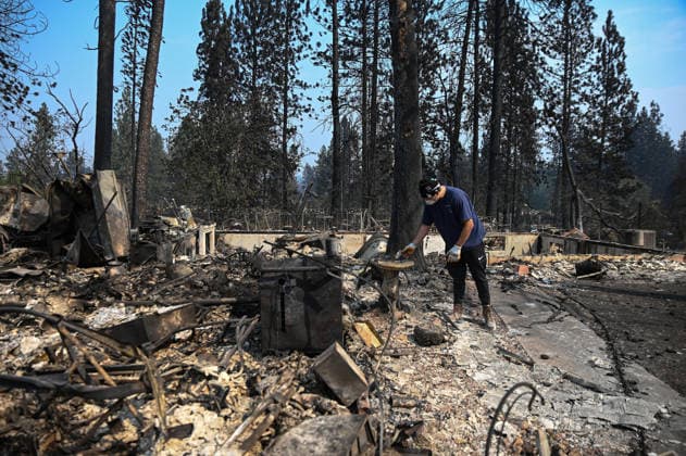 August 4, 2026, Spokane, Washington, USA: Following the devastating fire, home owners return to their neighborhood to rebuild. Over 780 homes have been lost in Spokane with the start of three wild fires. Spokane USA - ZUMAk176 20260804_zip_k176_011 Copyright: xMadeleinexKellyx