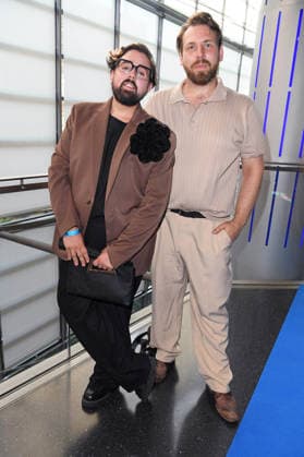Steven Preisner mit Freund Florian Gibki bei der Premiere von SISTER ACT - DAS HIMMLISCHE MUSICAL im Bluemax Theater in Berlin am 04.08.2026 *** Steven Preisner with his friend Florian Gibki at the premiere of SISTER ACT: THE HEAVENLY MUSICAL at the Bluemax Theater in Berlin on August 4, 2026