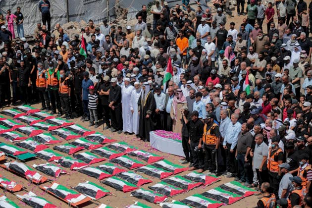 Gaza City Mass Funeral August 3 2026 Mourners gather around rows of bodies wrapped in Palestinian flags during a mass funeral procession in the Al-Sabra neighborhood of Gaza City, Gaza Strip, on August 4, 2026. The remains of 112 members of the Abu Sharia and Al-Hasayneh families were recovered from the rubble of their home following an Israeli strike. Relatives stated the attack claimed the lives of more than 300 people. The bodies were buried at Al-Maamadani Cemetery as military operations continue across the territory. Gaza Gaza Strip Palestinian Territories Copyright: xEyadxAzamx