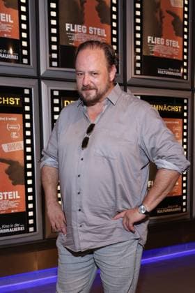 Flieg Steil Andreas Anke Premiere des Films Flieg Steil im Kino in der Kulturbrauerei, Berlin Datum: 04.08.2026 *** Fly High, Andreas Anke: Premiere of the film *Fly High* at the Kulturbrauerei cinema in Berlin. Date: August 4, 2026 Copyright: xEventpress Kratschx