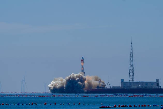 (260805) -- HAIYANG, Aug. 5, 2026 -- A Smart Dragon-3 carrier rocket, carrying Oriental Smart Eye hyperspectral satellites 01 and 02, blasts off from the sea near the city of Haiyang, east China s Shandong Province, Aug. 5, 2026. The satellites were sent into the planned orbits. Taiyuan Satellite Launch Center conducted the offshore launch mission. (Photo by Song Xiongye Xinhua) (EyesOnSci) CHINA-SHANDONG-SATELLITES-LAUNCH (CN) LiuxFang 