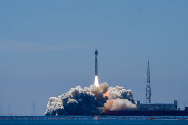 (260805) -- HAIYANG, Aug. 5, 2026 -- A Smart Dragon-3 carrier rocket, carrying Oriental Smart Eye hyperspectral satellites 01 and 02, blasts off from the sea near the city of Haiyang, east China s Shandong Province, Aug. 5, 2026. The satellites were sent into the planned orbits. Taiyuan Satellite Launch Center conducted the offshore launch mission. (Photo by Song Xiongye Xinhua) (EyesOnSci) CHINA-SHANDONG-SATELLITES-LAUNCH (CN) LiuxFang 