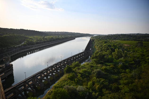 Cernavoda Nuclear Power Plant CONSTANTA, ROMANIA - AUGUST 4: A view of the Cernavoda Nuclear Power Plant as low flow rate of the Danube River has raised the risk of a shutdown of both operating reactors in Cernavoda, Constanta, Romania, on August 4, 2026. The Cernavoda Nuclear Power Plant, Romania s only nuclear power facility, produces about 20% of the country s electricity. Alex Nicodim Anadolu Constanta Romania. Editorial use only. Please get in touch for any other usage.  Copyright: x2026xAnadoluxAlexxNicodimx