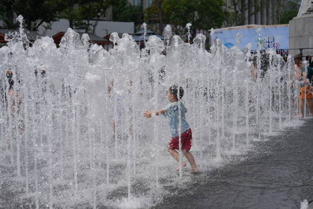 SEOUL, SOUTH KOREA - AUGUST 04: A child plays in a fountain at Gwanghwamun Square on August 4, 2026 in Seoul, South Korea. South Korea has been experiencing continuous high temperatures recently, prompting residents and tourists in Seoul to seek various ways to cool down.  Copyright: xChinaxNewsxServicex 111658245934