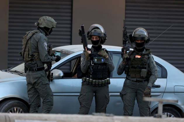 Israeli forces raid in Jerusalem s Qalandia refugee camp JERUSALEM - AUGUST 05: Israeli forces take security measures while conducting a raid on the Qalandia refugee camp, located north of East Jerusalem on August 05, 2026. Issam Rimawi Anadolu Jerusalem Israel. Editorial use only. Please get in touch for any other usage.  Copyright: x2026xAnadoluxIssamxRimawix