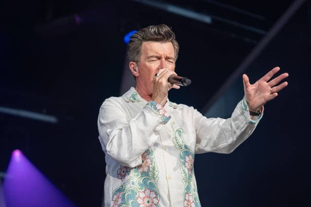 Rick Astley live beim Konzert im Tanzbrunnen in Köln am 4. August 2026. *** Rick Astley live at the Tanzbrunnen in Cologne on August 4, 2026 Copyright: xSvenxHeidmannx