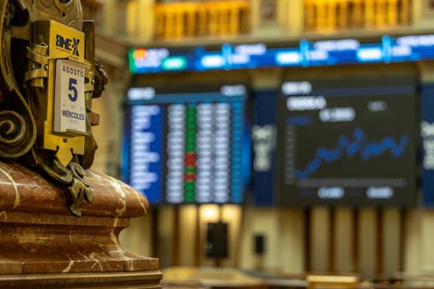 The Ibex 35 Sets an All-Time High, Surpassing 20,000 Points at the Madrid Stock Exchange, August 5, 2026, in Madrid, Spain. The Ibex 35 surpassed the 20,000-point mark for the first time in its history at the opening of Wednesday’s trading session, representing a 0.21% increase and an all-time high for the Spanish benchmark index. STOCK MARKET FINANCE ECONOMY FINANCIAL MARKETS STOCKS Madrid, Madrid, Spain  Copyright: xRicardoxRubiox 7702481