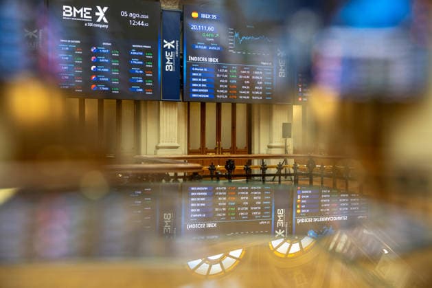 The Ibex 35 Sets an All-Time High, Surpassing 20,000 Points A screen displaying Ibex data at the Madrid Stock Exchange, on August 5, 2026, in Madrid, Spain. The Ibex 35 surpassed the 20,000-point mark for the first time in its history at the opening of Wednesday’s trading session, representing a 0.21% increase and an all-time high for the Spanish index STOCK MARKET FINANCE ECONOMY FINANCIAL MARKETS STOCKS Madrid Madrid, Spain  Copyright: xRicardoxRubiox 7702490