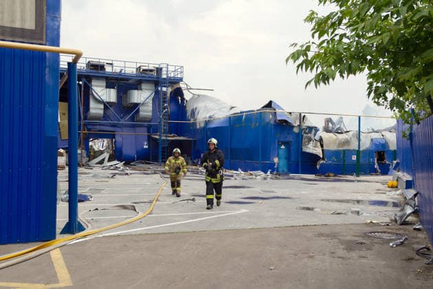 State Emergency Service rescuers work at a logistics centre of the home improvement company destroyed by an overnight Russian strike in Kyiv, Ukraine, August 5, 2026. The facility on the Left Bank of the Ukrainian capital served as one of the key distribution hubs and an order collection centre for the hypermarket chain. (Photo by Kyrylo Chubotin Ukrinform) Logistics centre of home improvement company destroyed by Russian attack on Kyiv  Copyright: xKirillxChubotinx