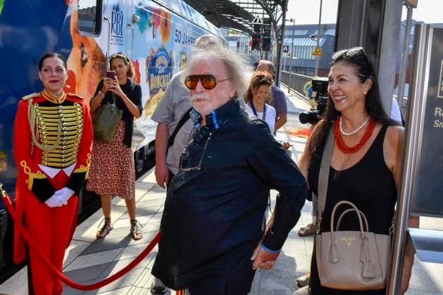 ABB RONCALLI - Eliana Larible Paul mit ihrem Mann Bernhard Paul Zirkusdirektor zu Gast bei der Taufe der Look Zippo des Roncalli Sonderzug zu 50 Jahre Roncalli Jubilaeummstournee auf dem Gleis 1 Koeln Hauptbahnhof in Koeln am 05.AUGUST 2026 NRW Deutschland *** ABB RONCALLI Eliana Larible Paul and her husband Bernhard Paul, circus director, attended the christening of the Look Zippo Roncalli special train for the 50th-anniversary Roncalli tour on Track 1 at Cologne Central Station in Cologne on August 5 2026, North Rhine-Westphalia, Germany