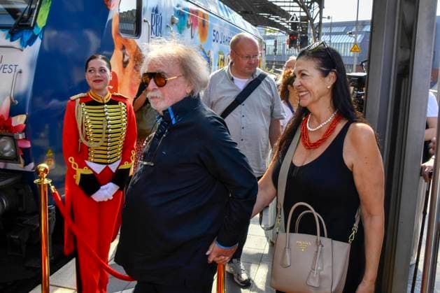 ABB RONCALLI - Eliana Larible Paul mit ihrem Mann Bernhard Paul Zirkusdirektor zu Gast bei der Taufe der Look Zippo des Roncalli Sonderzug zu 50 Jahre Roncalli Jubilaeummstournee auf dem Gleis 1 Koeln Hauptbahnhof in Koeln am 05.AUGUST 2026 NRW Deutschland *** ABB RONCALLI Eliana Larible Paul and her husband Bernhard Paul, circus director, attended the christening of the Look Zippo Roncalli special train for the 50th-anniversary Roncalli tour on Track 1 at Cologne Central Station in Cologne on August 5 2026, North Rhine-Westphalia, Germany