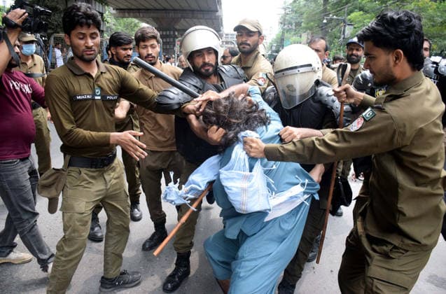 RECORD DATE NOT STATED Police officials restore baton charge and arrest to repel protesters during the protest demonstration of Tehreek-e-Insaf (PTI) for release of PTI Founder Imran Khan, at Aiwan-e-Adal road in Lahore on Wednesday, August 5, 2026. Pakistan Tehreek-e-Insaf (PTI) launched countrywide protests on August 5, 2026, to mark three years of imprisonment of party founder Imran Khan and to demand his immediate release. (Babar Shah PPI Images). EDITORIAL USE ONLY Copyright: xx AR-ZM-050826x ppiphotos484793