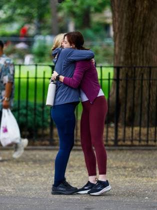 Dakota Fanning and Jennifer Marsala are seen on set of their new untitled Apple TV thriller series this morning in New York City Dakota Fanning and Jennifer Marsala are seen on set of their new untitled Apple TV thriller series this morning in New York City. 05 Aug 2026 Pictured: Dakota Fanning and Jennifer Marsala.  Copyright: xThexMegaxAgencyxEricxKowalskyx xMEGAx