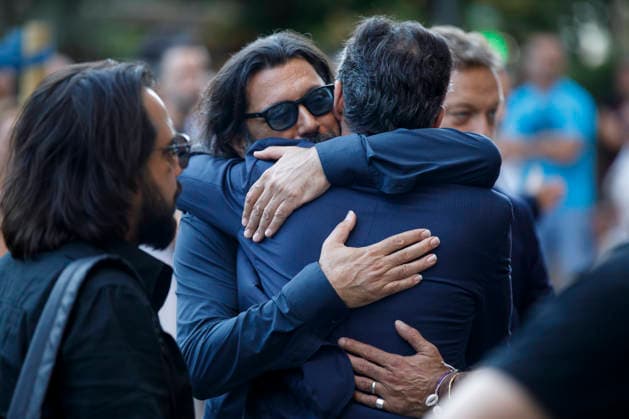 Granada bids farewell to flamenco guitarist Pepe Habichuela Pepe Habichuela’s son, Josemi Carmona, upon his arrival at the funeral chapel set up at the Isabel la Católica Municipal Theater in Granada, his hometown. August 5, 2026, in Granada, Andalusia, Spain. Guitarist José Antonio Carmona, known as Pepe Habichuela (born in Granada in 1944), passed away this Tuesday at the age of 82 in Madrid after two years away from the stage due to illness. The musician was awarded the Medal of Merit in Fine Arts in 2018, and last February the government conferred upon him the Grand Cross of the Civil Order of Alfonso X the Wise, and described him as one of the most influential figures in contemporary flamenco guitar. AUGUST 5, 2026 Álex Cá Granada, An  Copyright: xÃlexxCamarax 7703075