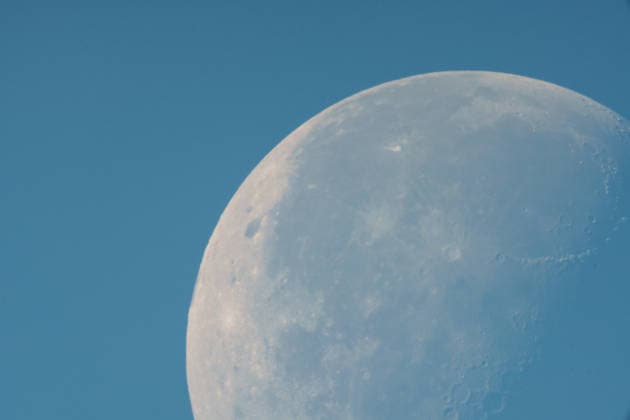 German astronomers observe the Moon while expecting Falcon 9 lunar impact. Germany - Kassel, 05.08.2026 The Moon during the morning hours as the Astronomical Working Group Kassel (Astronomischen Arbeitskreis Kassel e.V.) observe the Moon surface from their platform of the Observatory Kassel, during an international observation campaign following the predicted impact of a SpaceX Falcon 9 upper stage near the lunar Einstein crater. Astronomers around the world attempted to record the artificial lunar impact, which was expected after a discarded rocket stage entered a collision course with the Moon. Due to the observation conditions from Germany, no visible flash or ejecta plume could be detected. The observation was carried out using a Schae