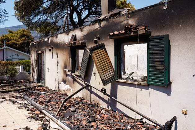 Residents return to wildfire-ravaged homes in western Attica PORTO GERMENO, WEST ATTICA, GREECE AUGUST 5, 2026: Extensive destruction caused by a major wildfire is seen in Porto Germeno, western Attica, four days after the fire swept through the area. More than 50 homes sustained damage ranging from partial destruction to complete collapse. Recovery and assessment operations continue as crews clear debris and inspection teams from Greece s General Secretariat for Natural Disaster Recovery evaluate damaged properties. Parts of the area remain without electricity and running water while restoration efforts continue. Porto Germeno Greece Copyright: x xRomanosxLioutasx xJNAxPressx