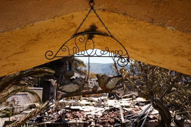 Residents return to wildfire-ravaged homes in western Attica PORTO GERMENO, WEST ATTICA, GREECE AUGUST 5, 2026: Extensive destruction caused by a major wildfire is seen in Porto Germeno, western Attica, four days after the fire swept through the area. More than 50 homes sustained damage ranging from partial destruction to complete collapse. Recovery and assessment operations continue as crews clear debris and inspection teams from Greece s General Secretariat for Natural Disaster Recovery evaluate damaged properties. Parts of the area remain without electricity and running water while restoration efforts continue. Porto Germeno Greece Copyright: x xRomanosxLioutasx xJNAxPressx