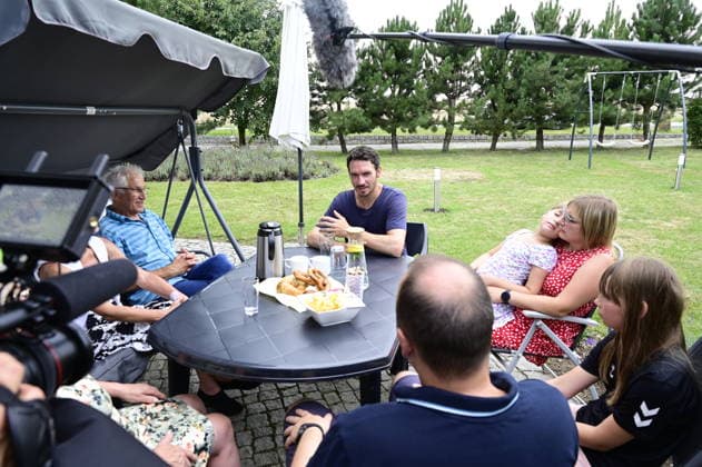 Felix Neureuther beim ARD-Dreh unsereKinder bei Familie Kaspschik in Meuselwitz bei Reichenbach O. L. am 05.08.2026 *** Felix Neureuther during the ARD filming of *UnsereKinder* at the Kaspschik family’s home in Meuselwitz near Reichenbach O L on August 5, 2026 Copyright: xMatthiasxWehnertx