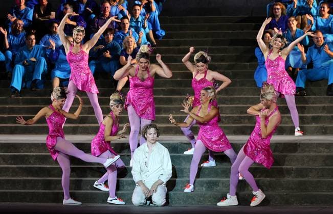 Erfurt - Domstufen Festspiele 05.08.2026, Erfurt, Domplatz, Domstufen Festspiele, Jesus Christ Superstar - Rockoper von Andrew Lloyd Webber Musikalische Leitung - Clemens Fieguth Inszenierung - Peter Lund Buehnenbild - Hank Irwin Kittel Kostueme - Ulrike Reinhardt Choreografie - Bart De Clercq im Bild: Szene aus der Rockoper mit Lukas Mayer als Jesus Christus *** Erfurt Cathedral Steps Festival, August 5, 2026, Erfurt, Domplatz, Cathedral Steps Festival, *Jesus Christ Superstar*, rock opera by Andrew Lloyd Webber; Musical Director: Clemens Fieguth; Director: Peter Lund; Set Design: Hank Irwin Kittel; Costumes: Ulrike Reinhardt; Choreography: Bart De Clercq; Pictured: Scene from the rock opera featuring Lukas Mayer as Jesus Chris