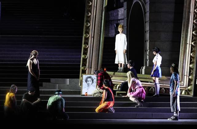 Erfurt - Domstufen Festspiele 05.08.2026, Erfurt, Domplatz, Domstufen Festspiele, Jesus Christ Superstar - Rockoper von Andrew Lloyd Webber Musikalische Leitung - Clemens Fieguth Inszenierung - Peter Lund Buehnenbild - Hank Irwin Kittel Kostueme - Ulrike Reinhardt Choreografie - Bart De Clercq im Bild: Szene aus der Rockoper mit Lukas Mayer als Jesus Christus und Bjoern Eschrich als Kind *** Erfurt Cathedral Steps Festival, August 5, 2026, Erfurt, Domplatz, Cathedral Steps Festival, Jesus Christ Superstar, a rock opera by Andrew Lloyd Webber; Musical Director: Clemens Fieguth; Director: Peter Lund; Set Design: Hank Irwin Kittel; Costume Design: Ulrike Reinhardt; Choreography: Bart De Clercq; Pictured: A scene from the rock opera