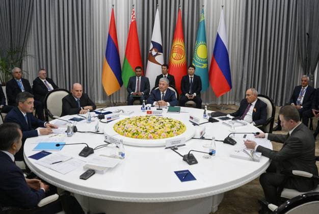 Kyrgyzstan Eurasian Intergovernmental Council 9218151 06.08.2026 Kazakh Prime Minister Olzhas Bektenov, Russian Prime Minister Mikhail Mishustin, Kyrgyz Prime Minister - Head of the Presidential Administration Adylbek Kasymaliev, Armenian Prime Minister Nikol Pashinyan and Belarusian Prime Minister Alexander Turchin attend a narrow format meeting of the Eurasian Intergovernmental Council in Cholpon-Ata, Kyrgyzstan. Kirill Zykov Sputnik Cholpon-Ata Kyrgyzstan  Copyright: xKirillxZykovx