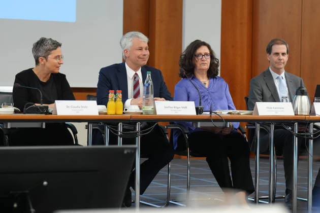 Spitzengespraech Niedrigwasser mit Verkehrsminister Bilger Auftaktfotos mit Bundesverkehrsminister Bilger vor dem Spizengespraech Niedrigwasser im Zusammenhang mit dem Rhein-Niedrigwasser im Bundesministerium fuer Verkehr, Bonn, 06.08.2026 Bonn Nordrhein-Westfalen Deutschland *** High-Level Meeting on Low Water Levels with Transportation Minister Bilger Opening photos with Federal Transportation Minister Bilger prior to the high-level meeting on low water levels in connection with the Rhine Low water levels at the Federal Ministry of Transportation, Bonn, August 6, 2026 Bonn, North Rhine-Westphalia, Germany