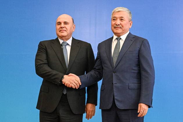 KYRGYZSTAN, ISSYK-KUL REGION - AUGUST 6, 2026: Adylbek Kasymaliev (R), Prime Minister Head of the Presidential Administration of Kyrgyzstan, welcomes Mikhail Mishustin, Prime Minister of Russia, ahead of a group photo op for a meeting of the Eurasian Intergovernmental Council at the presidential summer residence in the resort town of Cholpon-Ata situated on the northern shore of Lake Issyk-Kul. Alexander Miridonov POOL TASS  95847192