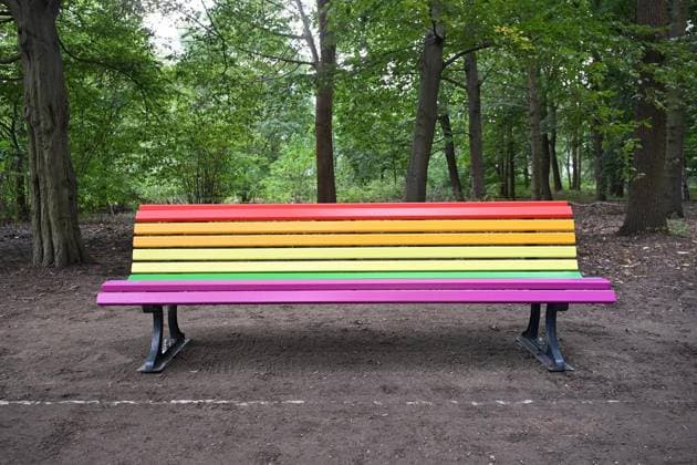 CSD Anschlag: Baum und Regenbogenbank werden am Unglücksort aufgestellt ** NUR FÜR REDAKTIONELLE ZWECKE ** EDITORIAL USE ONLY **<p>CSD Anschlag: Baum und Regenbogenbank werden am Unglücksort aufgestellt, fotografiert am 06.08.2026 in Berlin. Berlin Berlin Berlin Copyright: MaurizioxGambarini *** CSD memorial tree and rainbow bench are being set up at the scene of the accident ** FOR EDITORIAL USE ONLY ** EDITORIAL USE ONLY ** p CSD memorial tree and rainbow bench are being set up at the scene of the accident, photographed on August 6, 2026, in Berlin Berlin Berlin Berlin Copyright MaurizioxGambarini Copyright: MaurizioxGambarini doc871h3i50gojp5eot0d ,EDITORIAL USE ONLY