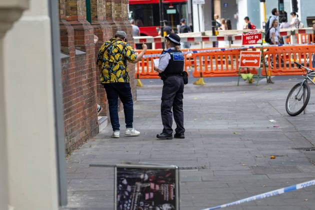 August 5, 2026, London, England, United Kingdom: Police corned off area after after four men were stabbed in Covent Garden in central London. London United Kingdom - ZUMAs262 20260805_zip_s262_006 Copyright: xTayfunxSalcix