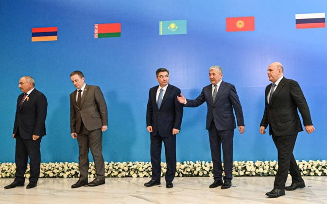 KYRGYZSTAN, ISSYK-KUL REGION - AUGUST 6, 2026: Prime Ministers Nikol Pashinyan of Armenia, Alexander Turchin of Belarus, Olzhas Bektenov of Kazakhstan, Adylbek Kasymaliev of Kyrgyzstan and Mikhail Mishustin (L-R) of Russia emerge after a group photo op for a meeting of the Eurasian Intergovernmental Council at the presidential summer residence in the resort town of Cholpon-Ata situated on the northern shore of Lake Issyk-Kul Kyrgyzstan  - ZUMAt113 20260806_zaa_t113_172 Copyright: xAlexanderxMiridonovx