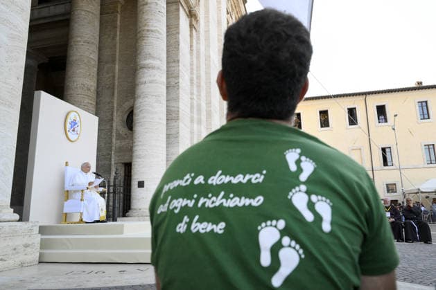 Pope Leo XIV Meets Young People In Assisi - Italy Pope Leo XIV meets with thousands of young people in front of the Basilica of St Mary of the Angels in Assisi, Italy on August 6, 2026 for the 2026 Franciscan Youth Meeting in Assisi. Pope Leo XIV addressed the thousands of young people from across Europe who had gathered in Assisi for the final day of the ‘GO! Franciscan Youth Meeting 2026’, in the year marking the eighth centenary of the death of St Francis. Photo by (EV) Simone Risoluti Vatican Media ABACAPRESS.COM Assisi Italy  Copyright: xABACAx
