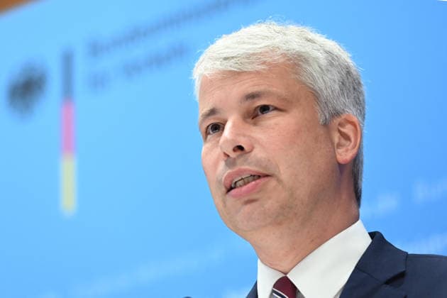 Bundesverkehrsminister Steffen BILGER waehrend der Pressekonferenz Bundesverkehrsminister Steffen Bilger laedt zum Spitzengespraech Niedrigwasser am 06.08.2026, Bonn Deutschand, *** Federal Minister of Transportation Steffen BILGER during the press conference Federal Minister of Transportation Steffen Bilger Hosts High-Level Meeting on Low Water Levels on August 6, 2026, in Bonn, Germany,
