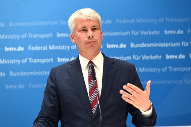 Bundesverkehrsminister Steffen BILGER waehrend der Pressekonferenz Bundesverkehrsminister Steffen Bilger laedt zum Spitzengespraech Niedrigwasser am 06.08.2026, Bonn Deutschand, *** Federal Minister of Transportation Steffen BILGER during the press conference Federal Minister of Transportation Steffen Bilger Hosts High-Level Meeting on Low Water Levels on August 6, 2026, in Bonn, Germany,