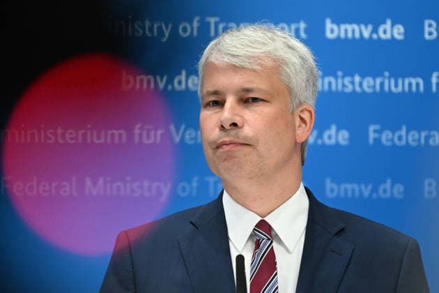 Bundesverkehrsminister Steffen BILGER waehrend der Pressekonferenz Bundesverkehrsminister Steffen Bilger laedt zum Spitzengespraech Niedrigwasser am 06.08.2026, Bonn Deutschand, *** Federal Minister of Transportation Steffen BILGER during the press conference Federal Minister of Transportation Steffen Bilger Hosts High-Level Meeting on Low Water Levels on August 6, 2026, Bonn, Germany,