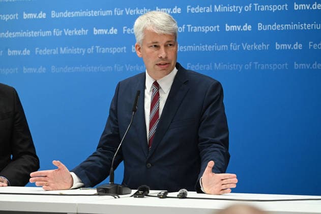 Bundesverkehrsminister Steffen BILGER waehrend der Pressekonferenz Bundesverkehrsminister Steffen Bilger laedt zum Spitzengespraech Niedrigwasser am 06.08.2026, Bonn Deutschand, *** Federal Minister of Transportation Steffen BILGER during the press conference Federal Minister of Transportation Steffen Bilger Hosts High-Level Meeting on Low Water Levels on August 6, 2026, Bonn, Germany,