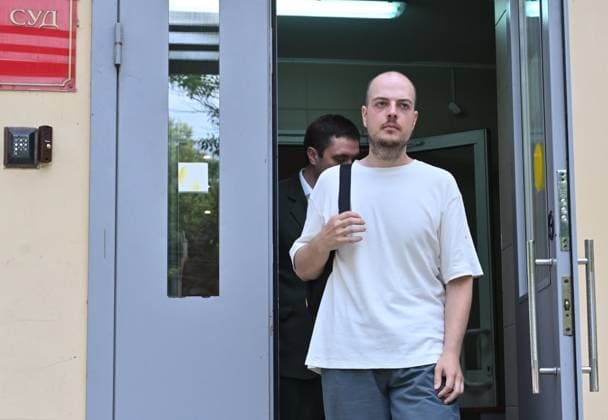 Russia Publishing House LGBT Literature Trial 9218246 06.08.2026 Former director of Popcorn Books and Individuum Print publishing houses, Dmitry Protopopov, listed as an extremist in Russia and accused of organizing the sale of LGBT-themed books leaves after a hearing at the Perovsky District Court in Moscow, Russia. Ilya Pitalev Sputnik Moscow Russia  Copyright: xIlyaxPitalevx