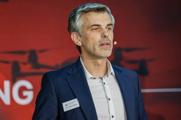 FiberBridge Photonics realisiert die Serienfertigung für militärische Hochleistungslasersysteme zur Drohnenabwehr Serienfertigung militärischer Hochleistungslasersysteme, für die Drohnenabwehr der europäischen und internationalen Verteidigungsindustrie, Abwehr von Drohnenschwärmen. Rede Dr.-Ing. Thomas Theeg, Geschäftsführer FiberBridge Photonics GmbH Hollerithallee 17, 30419 Hannove Firma FiberBridge Photonics Niedersachsen, Region Hannover Germany *** FiberBridge Photonics Begins Mass Production of High-Power Military Laser Systems for Drone Defense Mass production of high-power military laser systems for drone defense in the European and international defense industries, Defense against drone swarms Speech by Dr. Ing. Thomas Thee