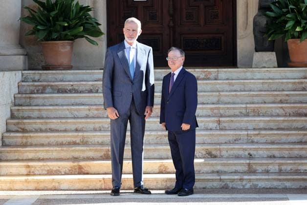 The King grants an audience to Juan Jesús Vivas Lara, President of the Autonomous City of Ceuta King VI with Juan Jesús Vivas Lara, President of the Autonomous City of Ceuta, at Marivent Palace, on 6 August 2026, in Palma de Mallorca (Balearic Islands, Spain). King Felipe VI receives the President of Ceuta, Juan Jesús Vivas, at the Marivent Palace in Palma to discuss the crisis triggered by the arrival of more than 70,000 migrants from Morocco in the autonomous city. ********** 6 AUGUST 2026 Raúl Terrel Europa Press 08 06 2026. 06 Aug 2026 Pictured: King VI with Juan Jesús Vivas Lara, President of the Autonomous City of Ceuta, at Marivent Palace, on 6 August 2026, in Palma de Mallorca (Balearic Islands, Spain). King Felipe VI receiv  Copyright: xThexMegaxAgencyxEuropaxPressx xMEGAx
