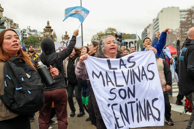 August 6, 2026, Buenos Aires, Buenos Aires, Argentina: Protesters are demonstrating outside the National Congress (Buenos Aires) against the Private Property Inviolability Bill currently being debated in the Senate. The bill includes faster evictions, stricter limits on expropriations, changes to rural land ownership rules, and modifications to environmental regulations. Demonstrators argue that it threatens land rights, environmental protections, and national sovereignty. Buenos Aires Argentina - ZUMAa188 20260806_zip_a188_026 Copyright: xPaulaxAcunzox