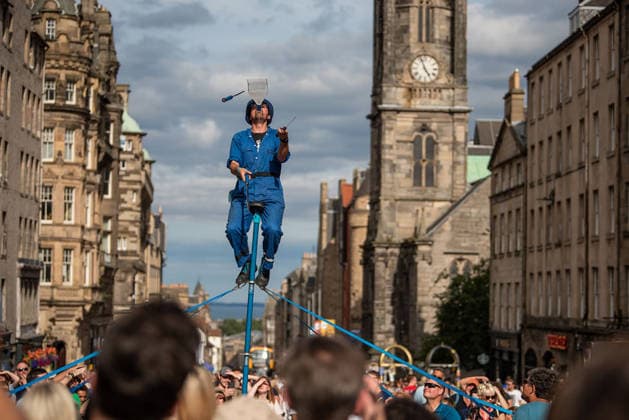 Edinburgh Fringe Festival Highlights Fringe Royal Mile at the Edinburgh Fringe Festival, Edinburgh, United Kingdom, 2022., Credit:David Monteith-Hodge Edinburgh Festival Fringe Society B66 Avalon  Copyright: xDavidxMonteith-Hodgex xEdinburghxFestivalxFringexSocietyx xB66x xAvalonx 1121056089